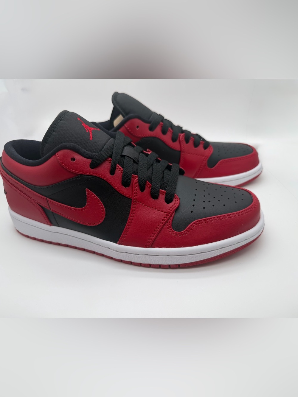Nike Men's Low-Top Reverse Red Sneakers - Black/Red